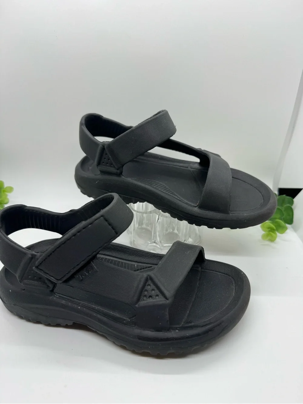 KIDS TEVA HURRICANE DRIFT SANDALS size 11